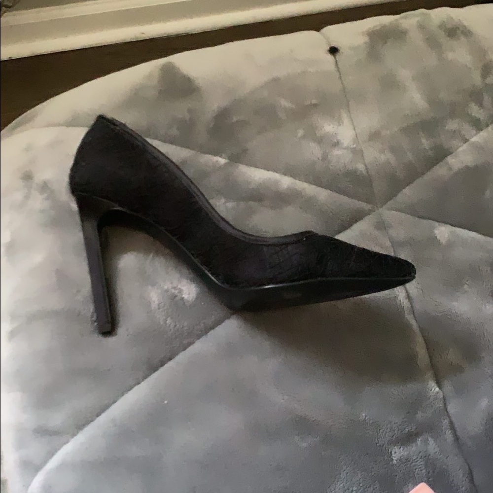 Black pumps